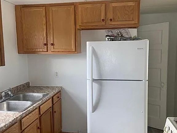 4th image of 1842 Fenton Ave