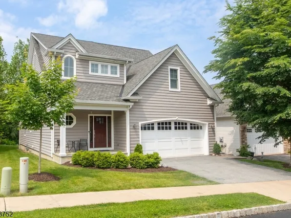 42 Bluffs Ct, Hamburg Boro, NJ 07419