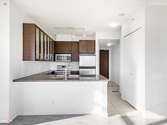 5th image of 2355 Madison Ave #2201