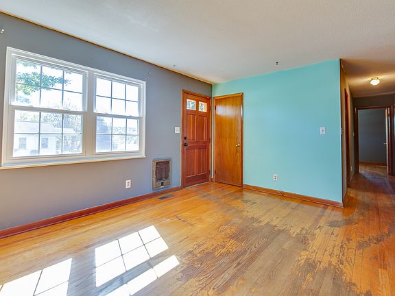 3rd image of 1301 Hugh Dr