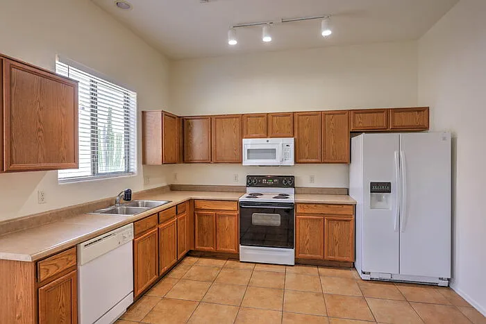 335 E Calle Nacrita — Photo 8