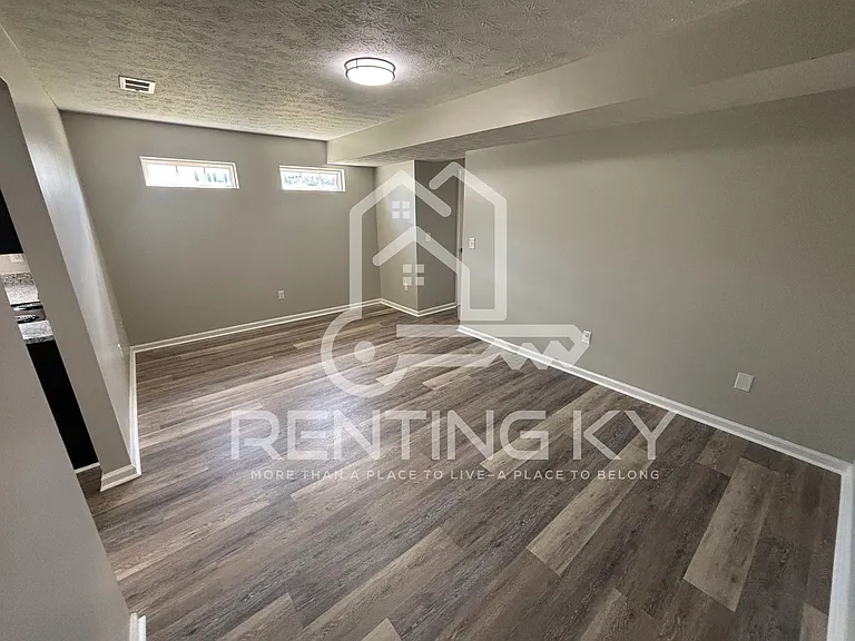 1414 Westwood Dr — Photo 3