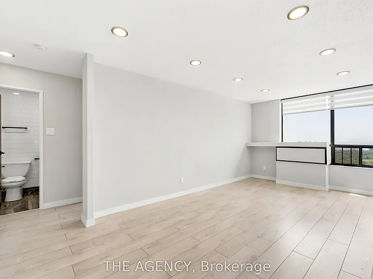 2350 Dundas St W #2911A — Photo 1