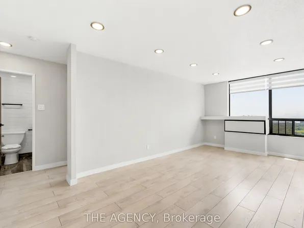 2350 Dundas St W, Toronto, ON