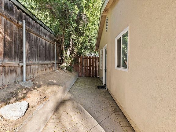 3rd image of 3058 Flanders Rd