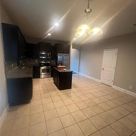 1109 McMurray Pl E — Photo 5