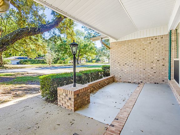 3rd image of 3461 Summit Blvd