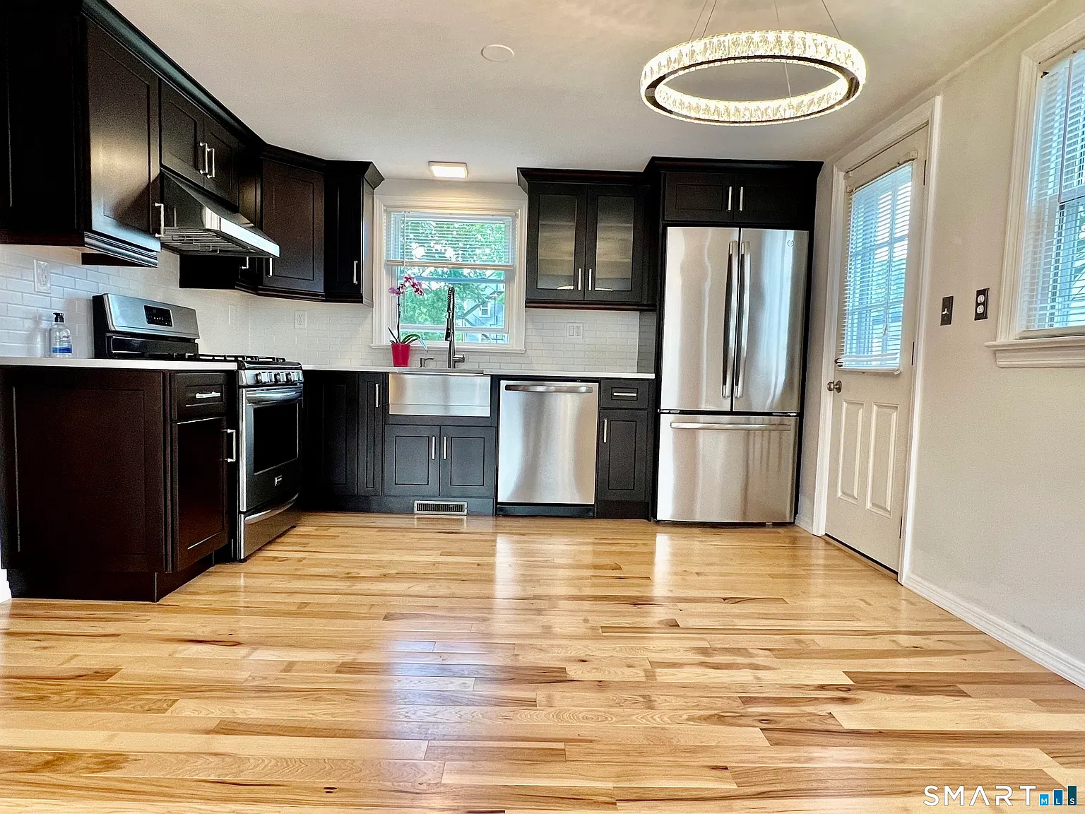 4 bed, 1.0 bath, 1200 sqft, $3,500 — Photo 2
