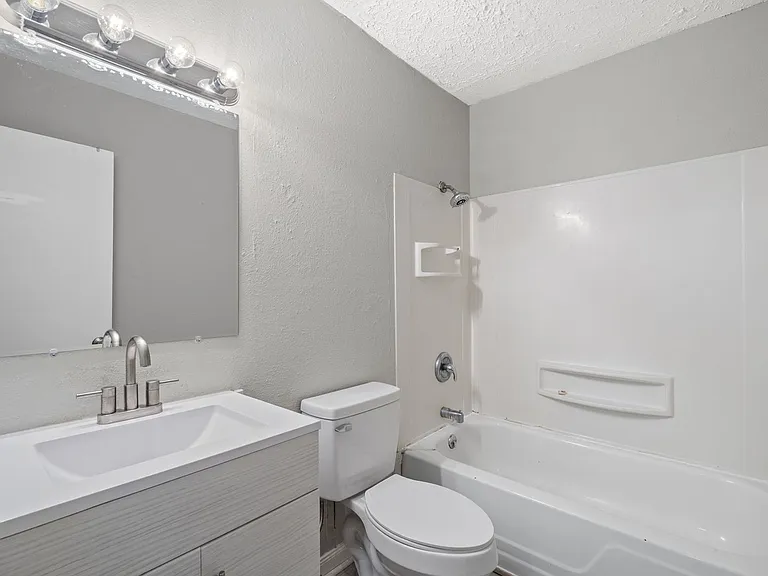 South Garden Apartments — Photo 19