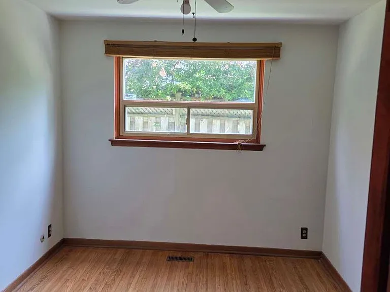 1010 Bloor St — Photo 9