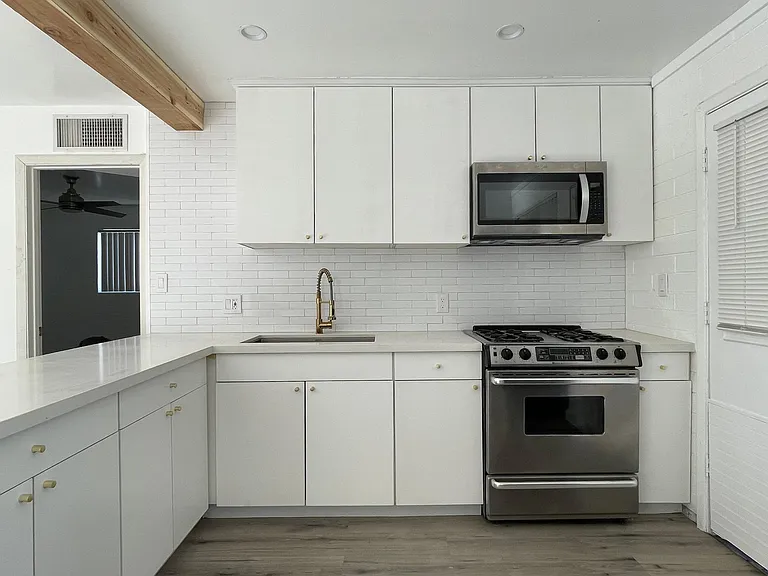 1018 E Polk St #2 — Photo 5