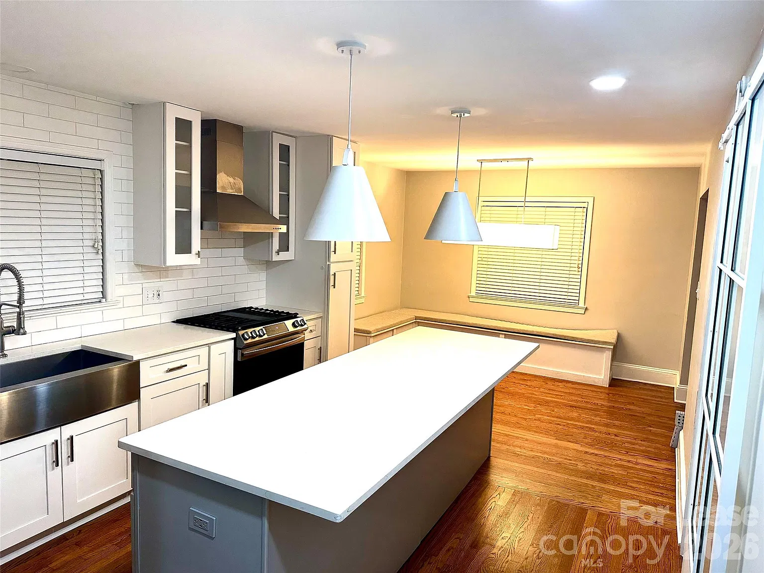 3 bed, 1.5 bath, 1243 sqft, $2,600 — Photo 3