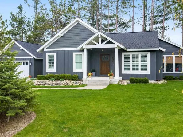 7563 Evergreen Ridge Dr, Harbor Springs, MI 49740