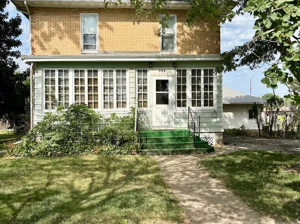 111 N Adams St, Carthage, IL 62321