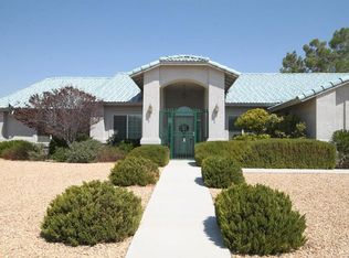 12704 Yorkshire Dr, Apple Valley, CA 92308