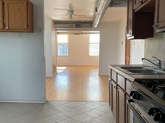 5th image of 2235 N Western Ave #3
