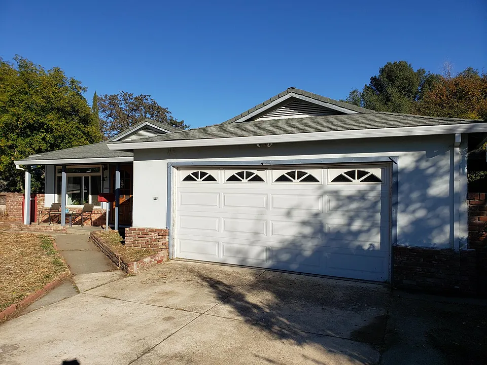7940 Rosswood Dr