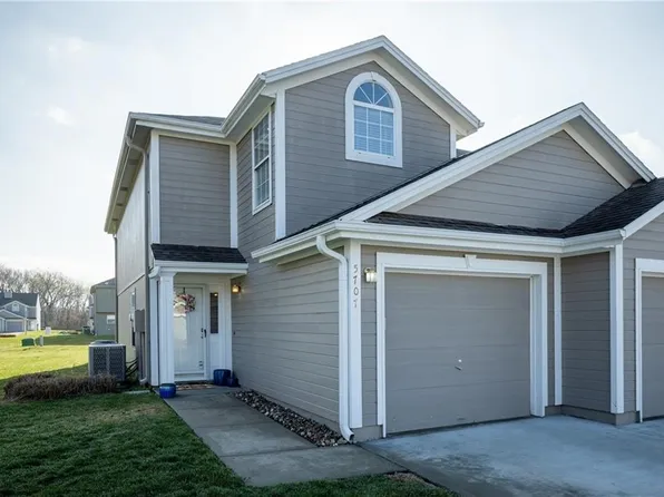 5707 NW Sunrise Meadow Cir, Blue Springs, MO 64064