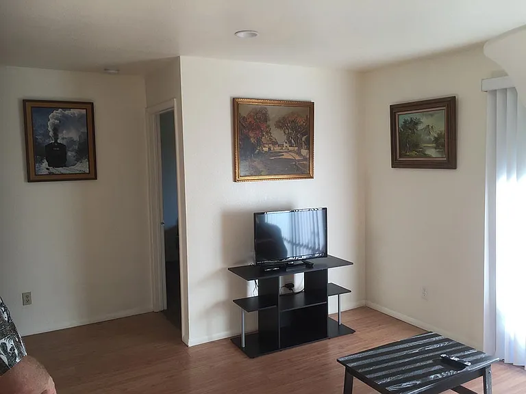 Willow Ridge Apartments — Photo 12