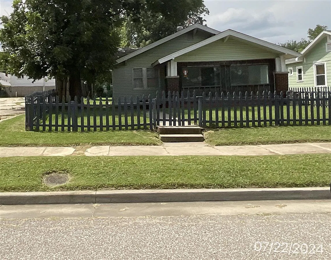 3 bed, 1330 sqft, $1,300 — Photo 1
