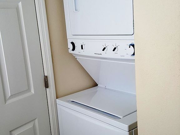 4th image of 222 Pompano Dr SE APT D