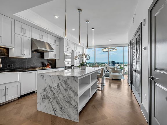3rd image of 1616 W End Ave #2201