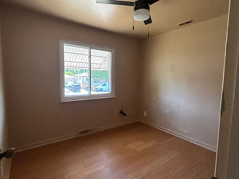 1207 S Gray St — Photo 2