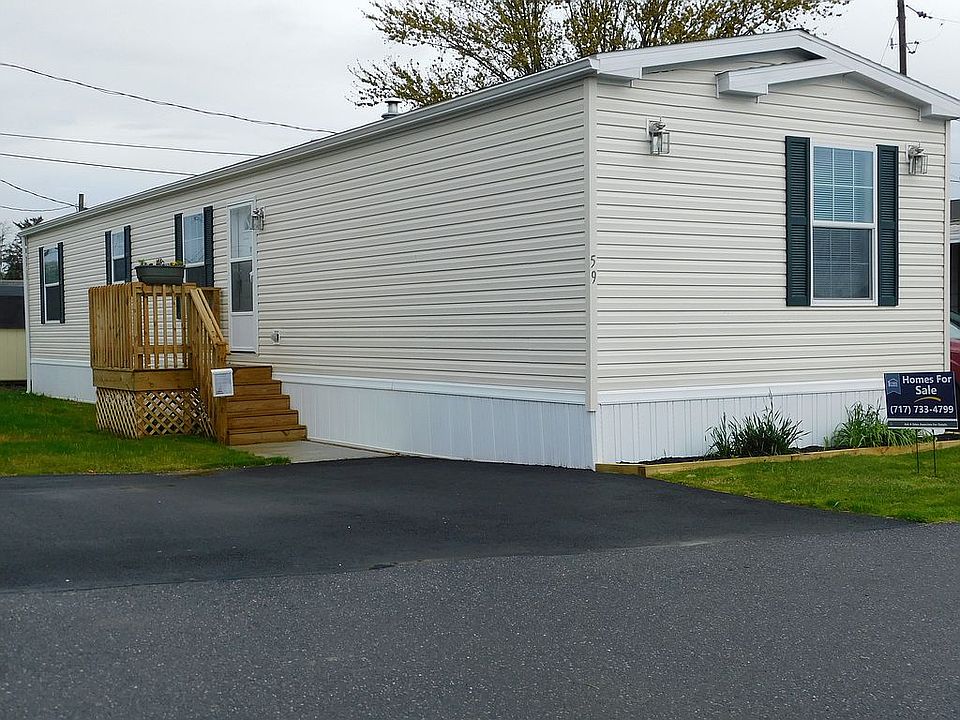 Front of Home w/Deck
