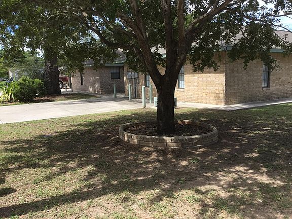 3rd image of 304 Franklin Blvd #B