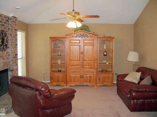 2nd image of 1741 Glencairn Ln