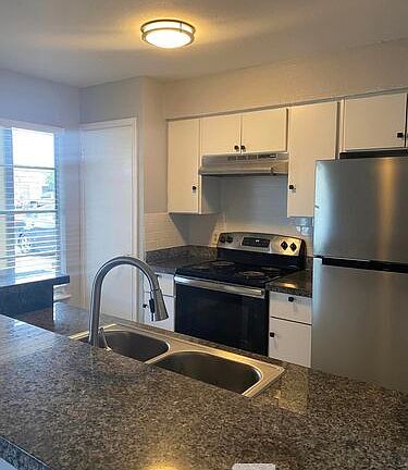 4th image of 910 E Adams Ave #1-11