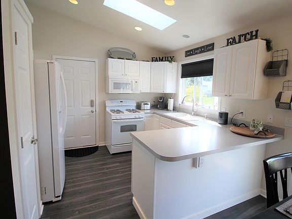 5th image of 486 Sunbrook Dr SE