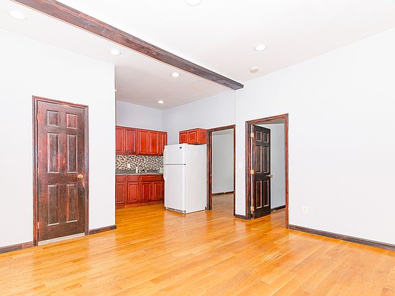 5th image of 901 Willoughby Ave #2H