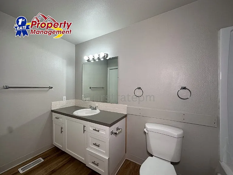 4824 W Blodgett Ln #202 — Photo 13