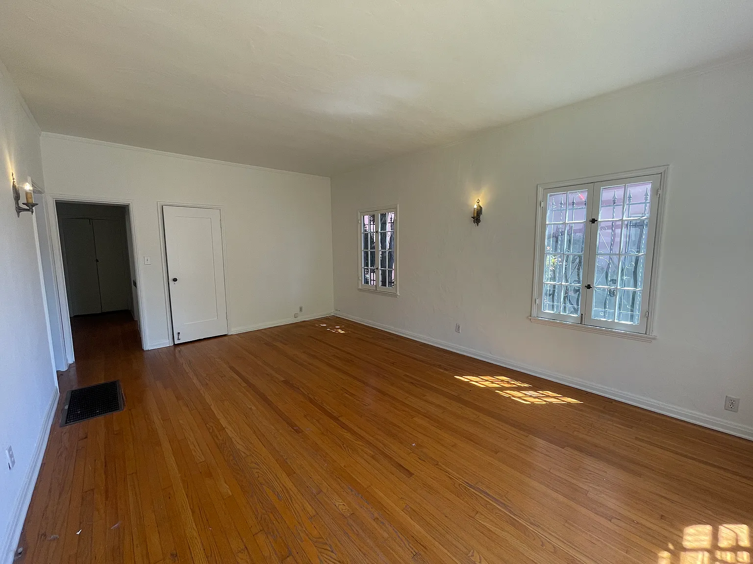 1 bed, 800 sqft, $1,995 — Photo 2