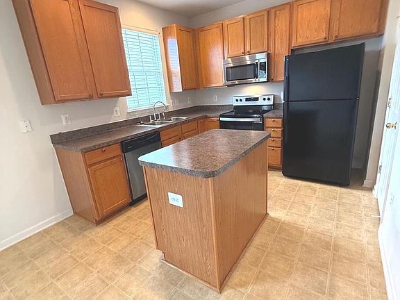 5th image of 46016 Gooseneck Dr