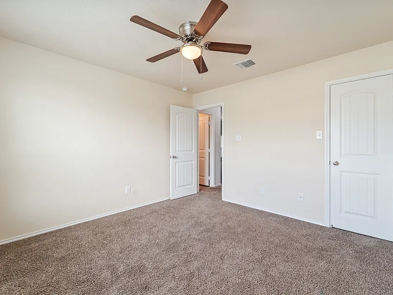724 Liberty Valley Dr — Photo 13