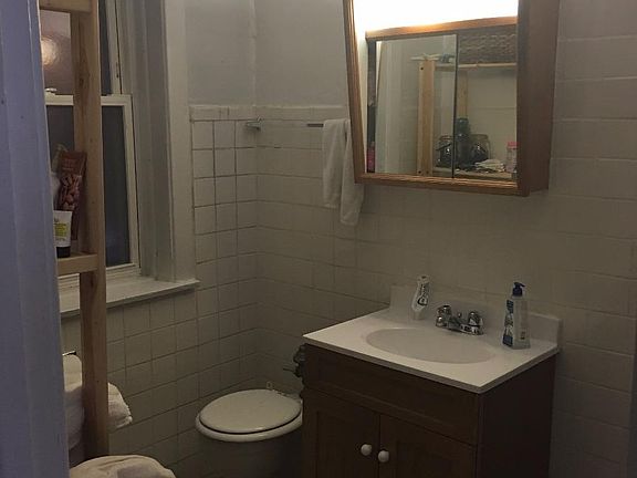 3rd image of 2816 N Cambridge Ave APT 22