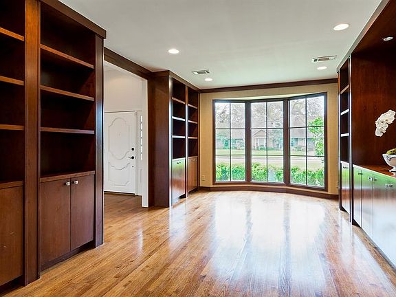 4th image of 4914 Heatherbrook Dr