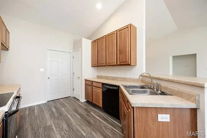 3245 Jared Dr — Photo 17