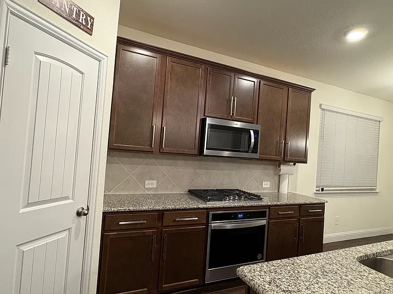 414 Parkford Dr — Photo 10
