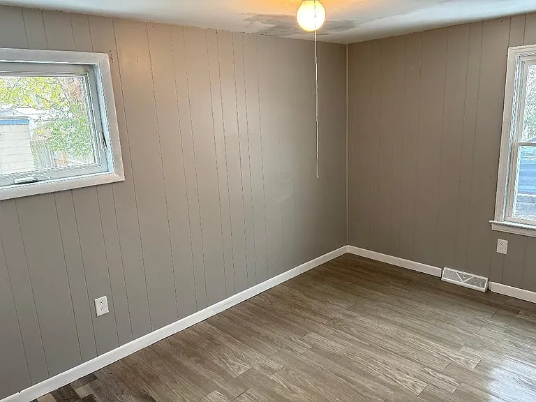 190 Aurora Ave — Photo 8