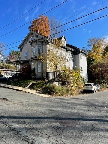 1st image of 52 Mechanic St