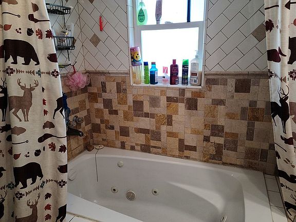 4th image of 3303 Madison Dr