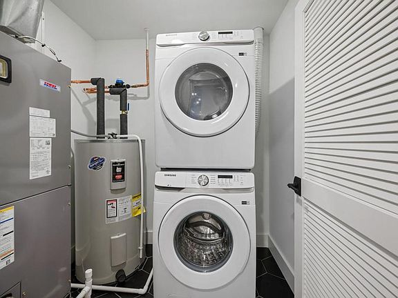 2nd image of 2372 Jasper St #406