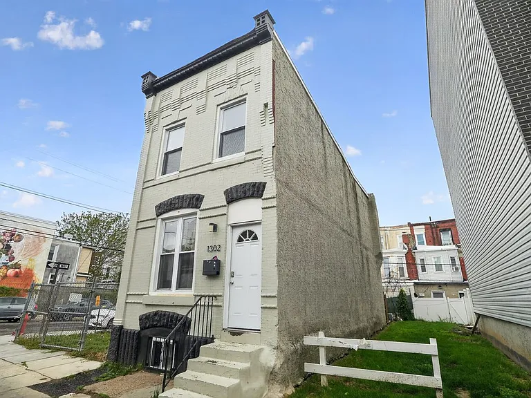 1302 N Dover St — Photo 2