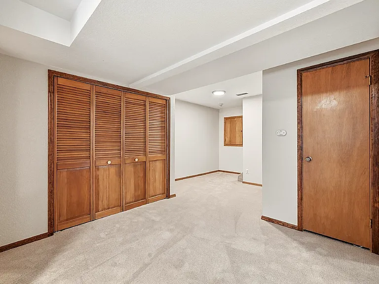 110 Mobray Ct — Photo 33