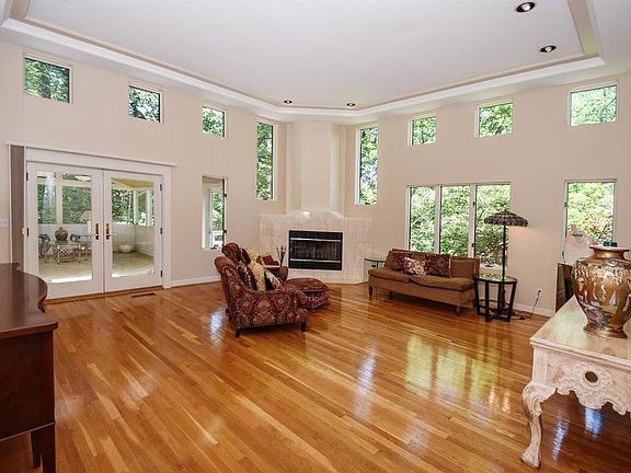 5th image of 1258 Sweetwater Dr