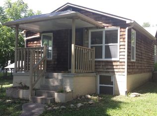 520 Thornton St, Liberty, MO 64068