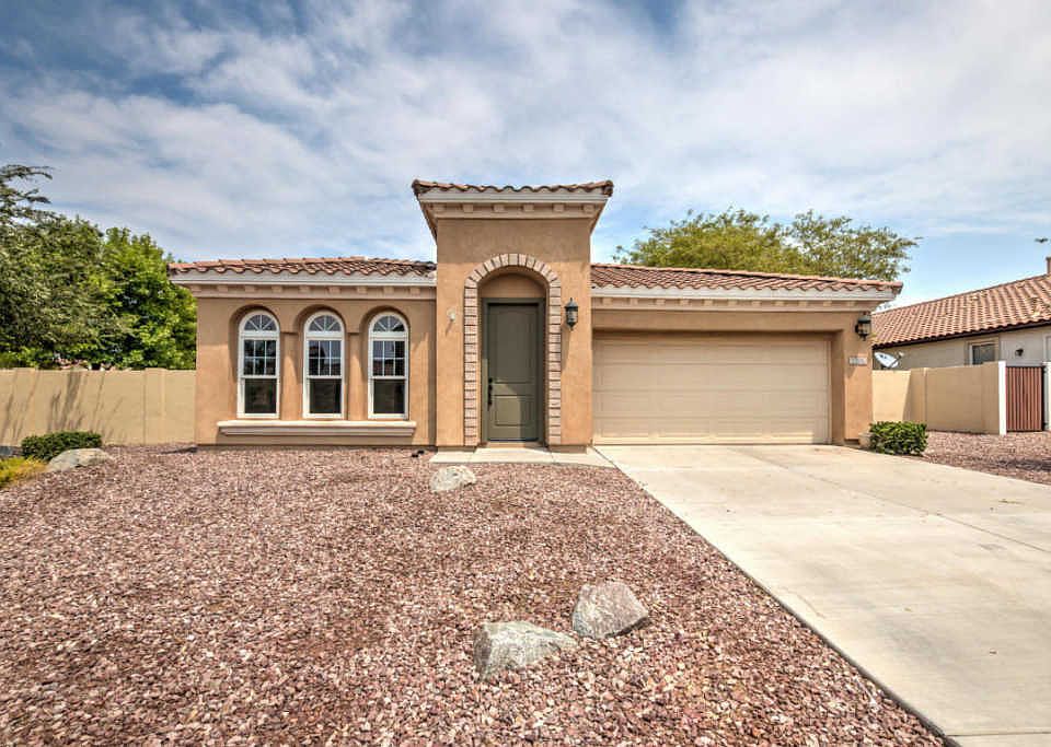 1st image of 2306 E Balsam Dr